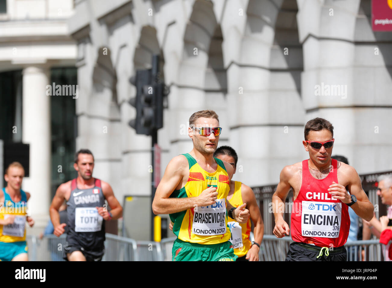 Stratford, Londres, Reino Unido. 6 de agosto de 2017. Campeonato del Mundo de Atletismo de la IAAF maratón del campeonato del mundo de domingo de agosto. corredores de todo el mundo están teniendo lugar en la maratón de la IAAF en Londres, Inglaterra, una vez más, está en el centro de eventos deportivos de clase mundial. Europa, Inglaterra, London Stratford evento deportivo Villa Olímpica 2017. mo farah última carrera. mens maratón iaaf 2017 LONDRES, 6 de agosto. Foto de stock