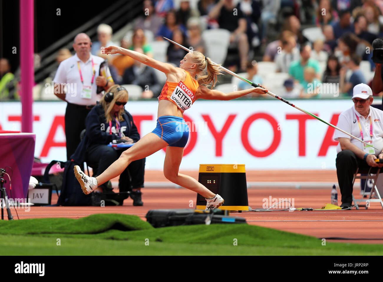 Londres, Reino Unido. 6 de agosto de 2017. Anouk VETTER de Holanda compiten en el Heptathlon Javelin throw en el 2017, Campeonatos Mundiales de la IAAF, Queen Elizabeth Olympic Park, Stratford, Londres, Reino Unido. Crédito: Simon Balson/Alamy Live News Foto de stock