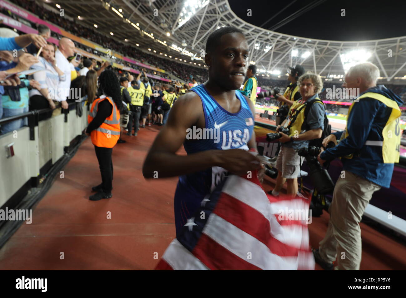 Londres, Reino Unido. 5 ago, 2017. CHRISTIAN COLEMAN (EEUU), de 21 años, pasa casi desapercibida por los fans como reunir multitudes de perno. Coleman sólo golpearon su niñez héroe y acaba de ganar medalla de plata en los 100m del mens durante la final de Londres 2017 Campeonato de Mundo de Atletismo de la IAAF en Queen Elizabeth Olympic Park en el segundo día del evento deportivo más importante de 2017. Crédito: Scott Mc Kiernan/Zuma alambre/Alamy Live News Foto de stock