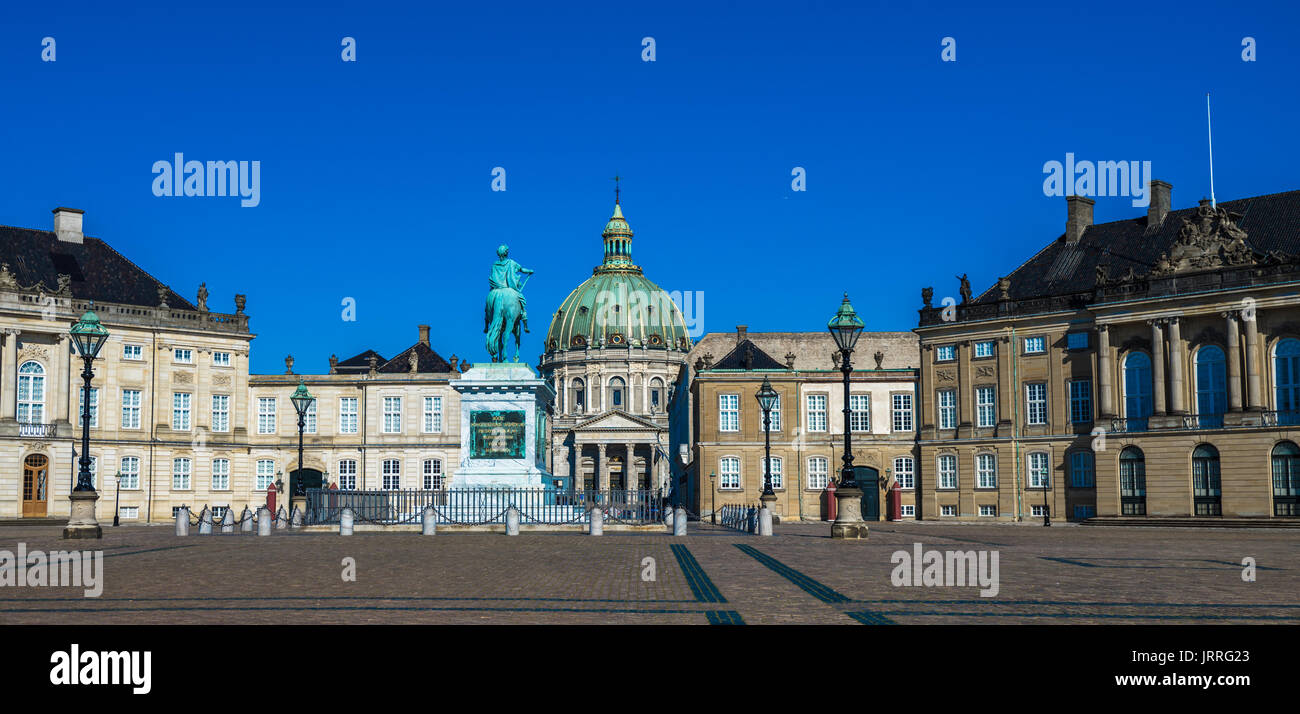 Amalienborg, el hogar de la familia real danesa, Copenhague, Dinamarca Foto de stock