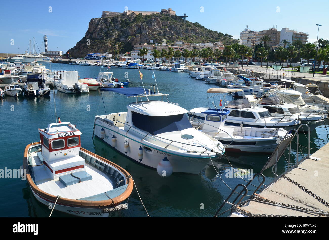 Caminando en el puerto de aguilas fotografías e imágenes de alta resolución  - Alamy