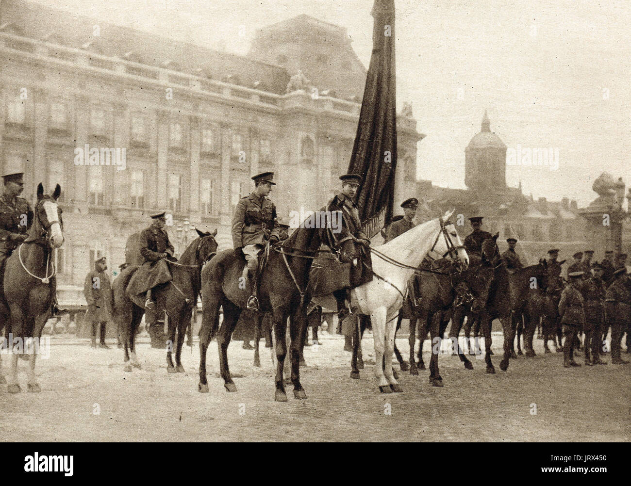El rey Albert, el príncipe Albert & Príncipe de Gales (futuro Rey Eduardo VIII) revisando las tropas británicas en bruselas Foto de stock