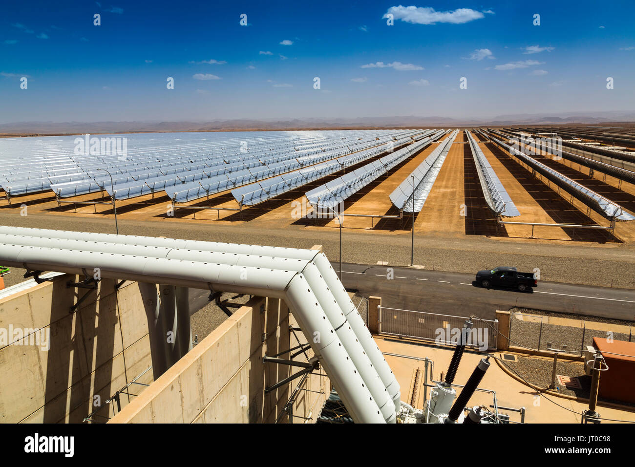 Energía solar térmica La energía sostenible, Noor Ouarzazate concentrado Solar Power Station complejo. Marruecos, Magreb, África del Norte Foto de stock