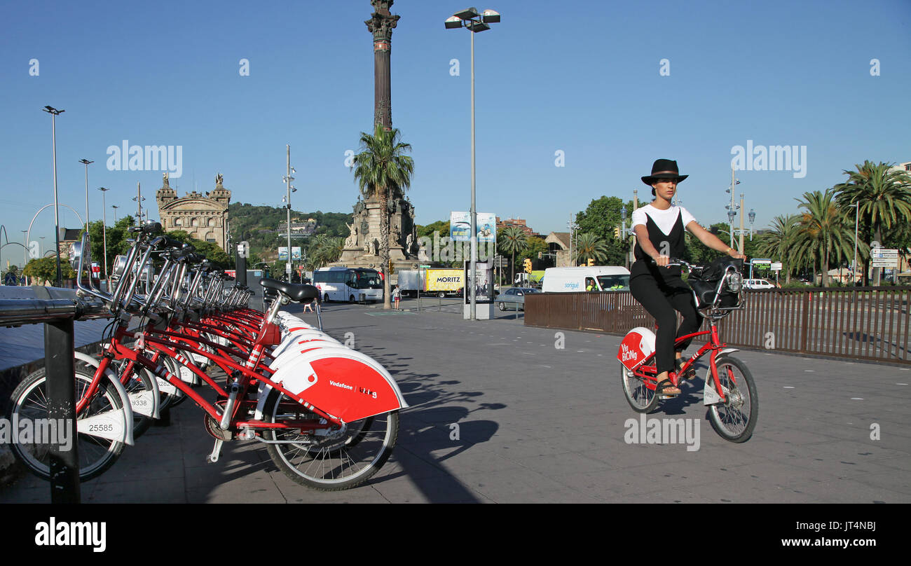 Bicing.Barcelona City Bikes.Barcelona bicicletas públicas del régimen de  préstamos para los residentes permanentes sólo.Los turistas pueden alquilar  bicicletas de ciudad Fotografía de stock - Alamy