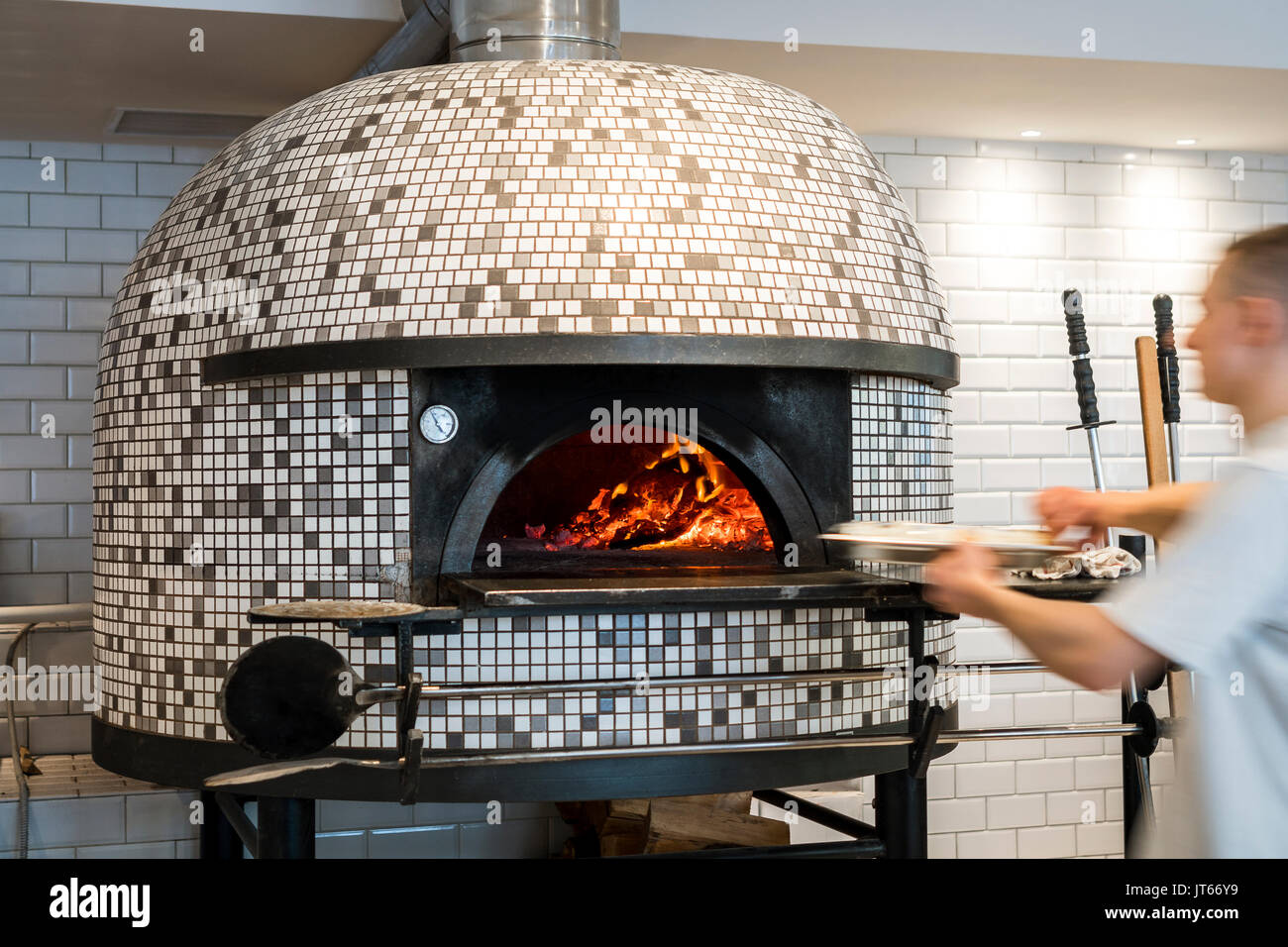 Pizza stove fotografías e imágenes de alta resolución - Alamy