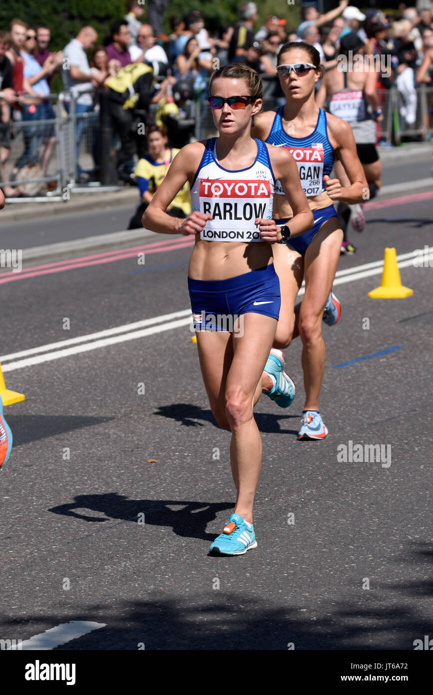 Tracy Barlow de Gran Bretaña corriendo en la carrera de maratón del Campeonato Mundial IAAF 2017 en Londres, Reino Unido Foto de stock