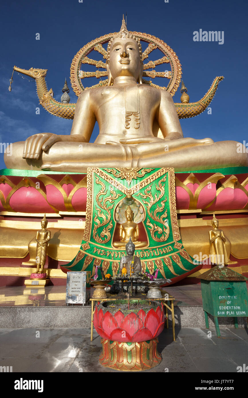 Big Buddha templo o Wat Phra Yai en Kho Samui Island, Tailandia Foto de stock