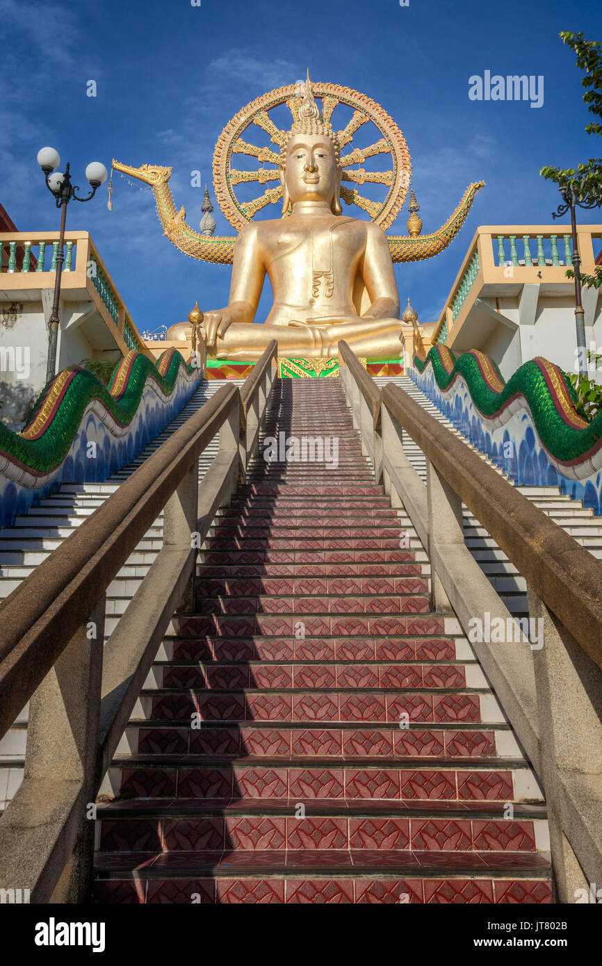 Big Buddha templo o Wat Phra Yai en Kho Samui Island, Tailandia Foto de stock
