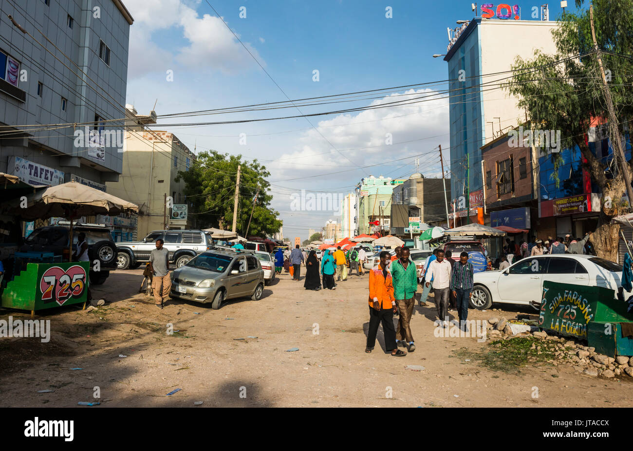 Calle polvorienta en Hargeisa, Somalilandia, Somalia, África Foto de stock