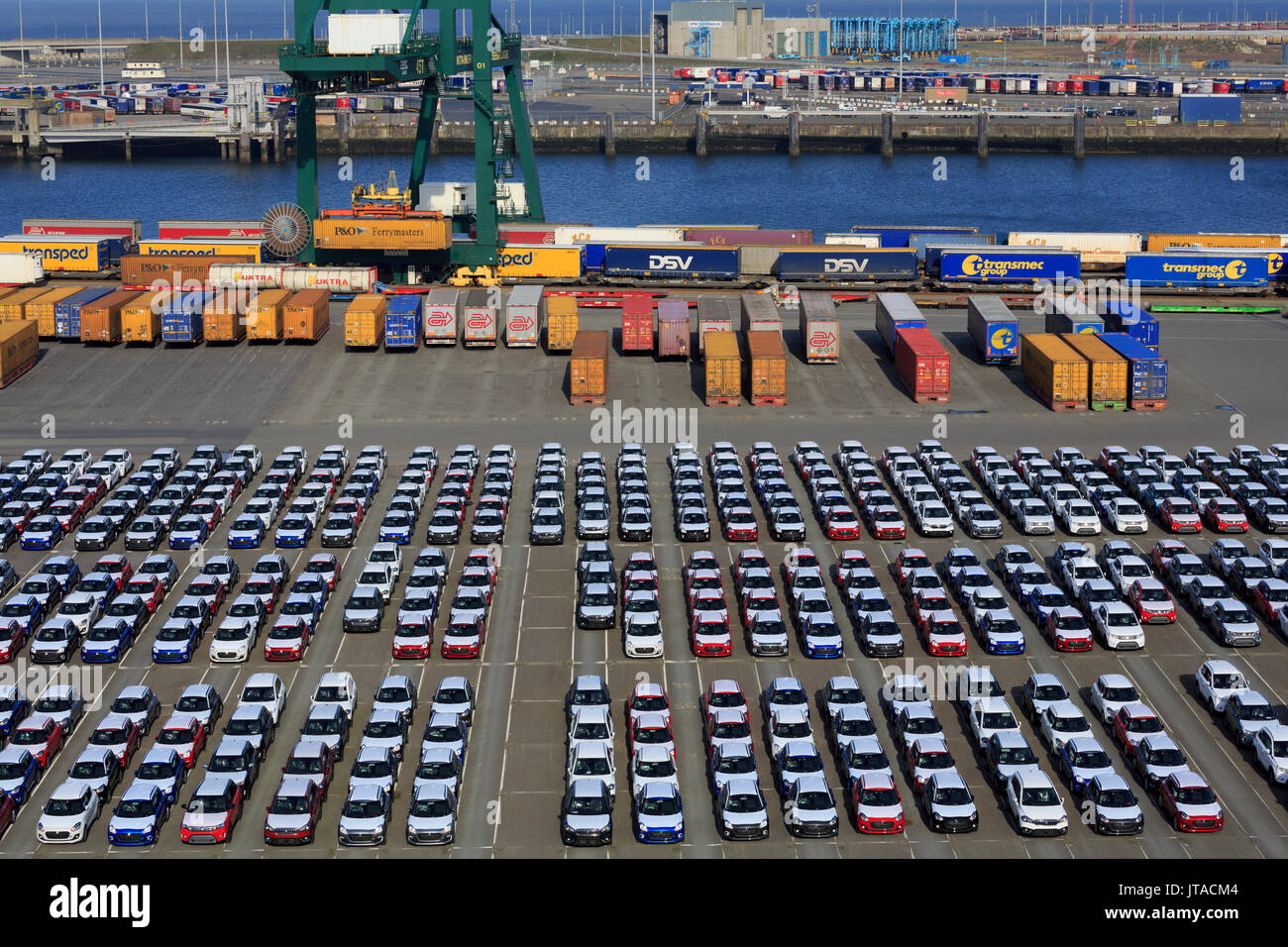 Coches nuevos, el puerto de Zeebrugge, Blankenberge, Flandes, Bélgica,  Europa Fotografía de stock - Alamy
