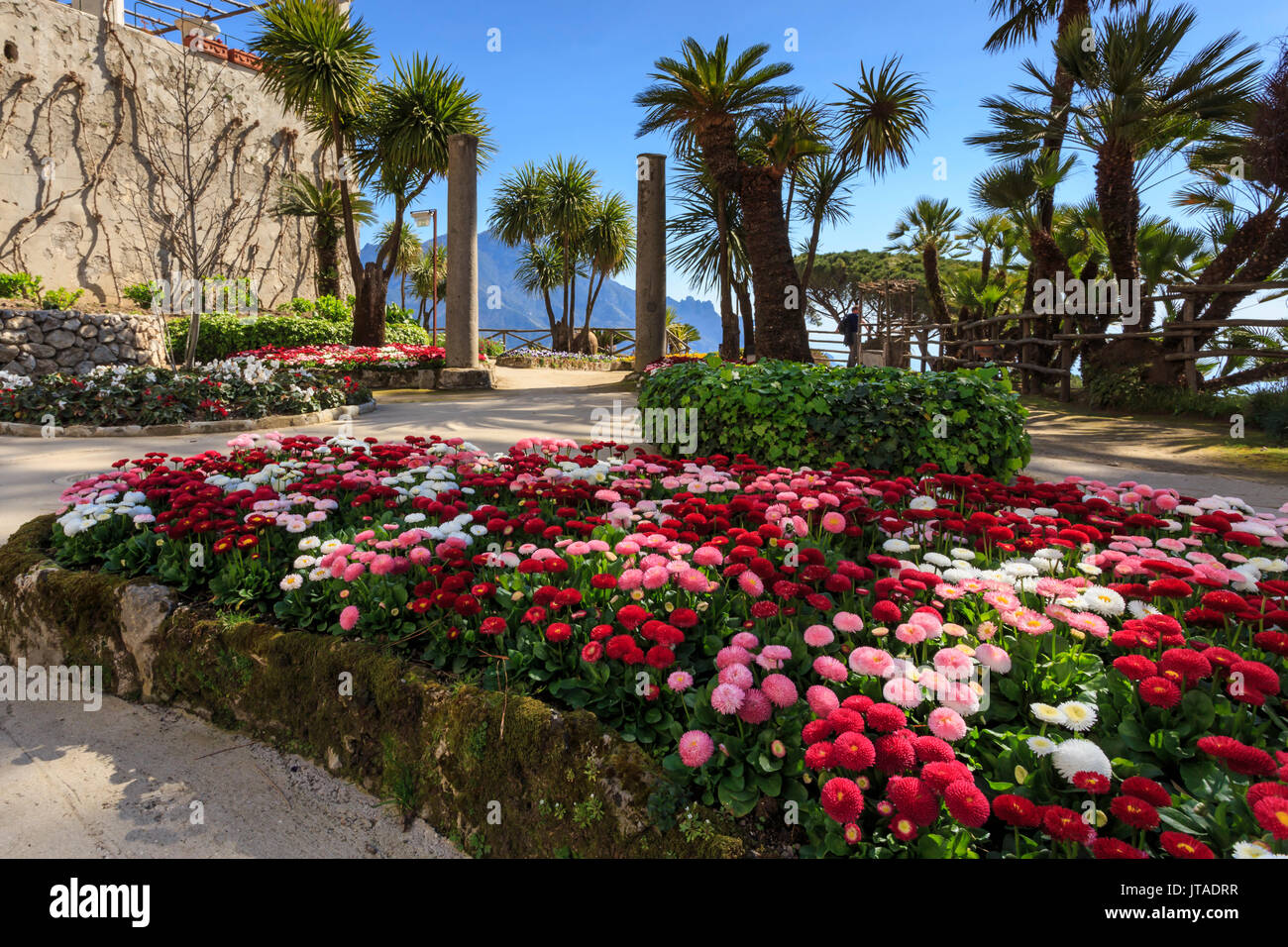 Impresionantes jardines de Villa Rufolo en primavera, Ravello, Costa Amalfitana, Sitio del Patrimonio Mundial de la UNESCO, la Región de Campania, Italia, Europa Foto de stock