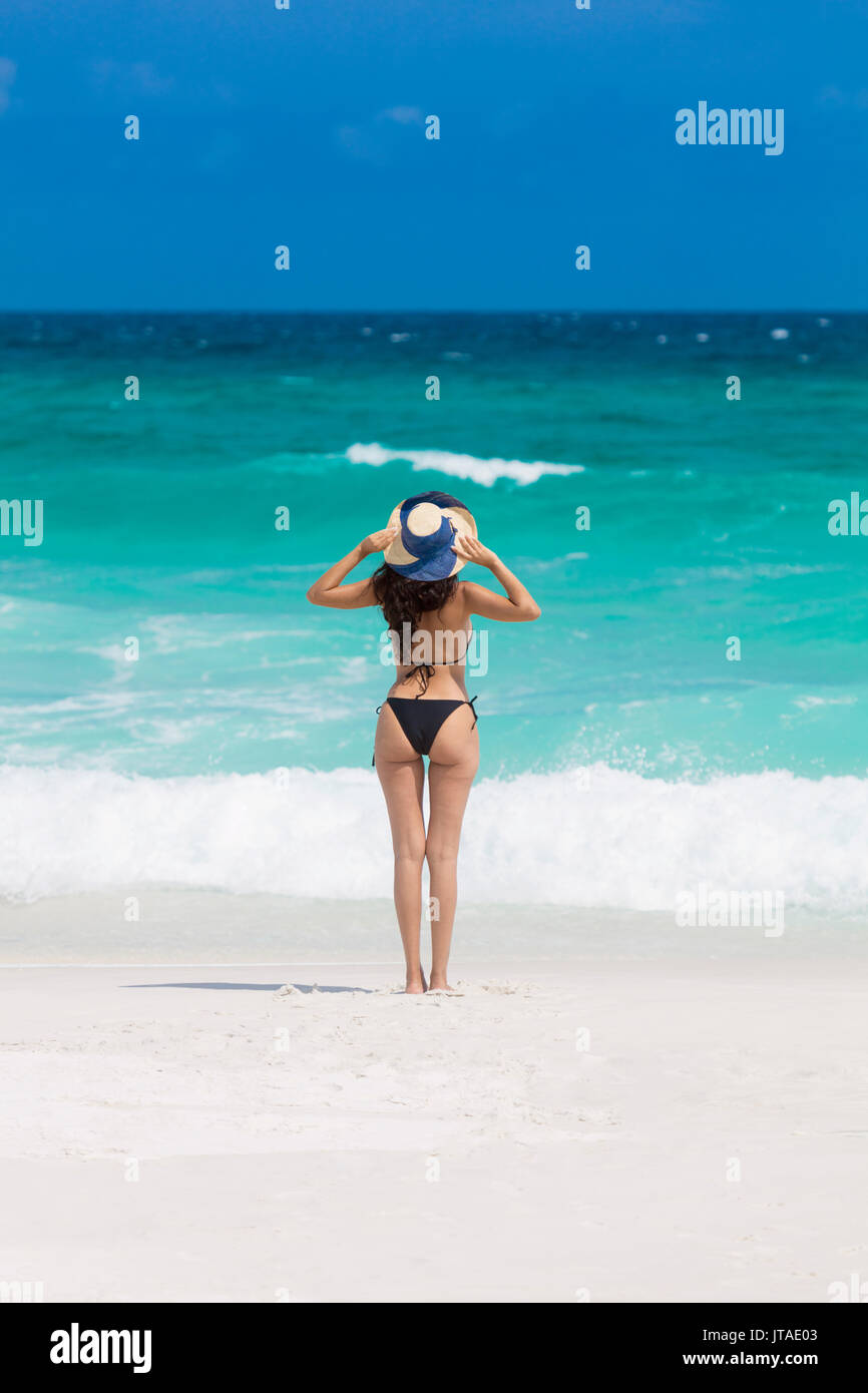Chica bikini brasil playa fotografías e imágenes de alta resolución - Alamy