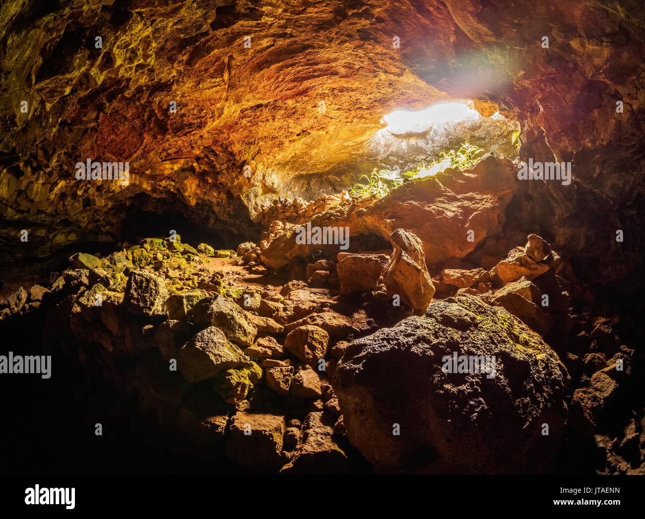Ana Te Pahu Cueva, Parque Nacional Rapa Nui, declarado Patrimonio de la Humanidad por la UNESCO, la Isla de Pascua, Chile, Sudamérica Foto de stock