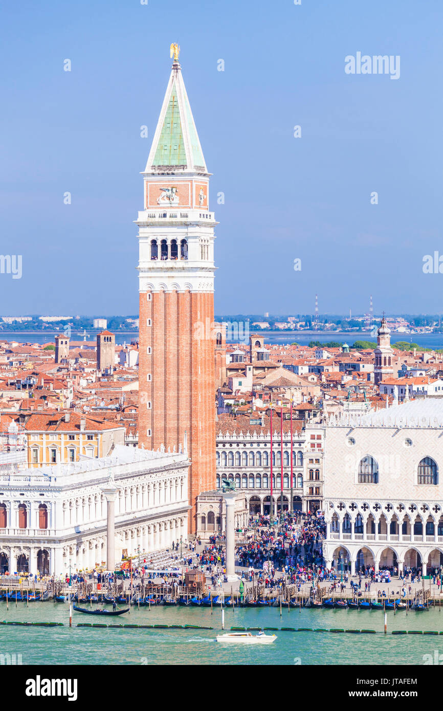 Torre Campanile, y el Palacio Ducal (Palacio de los Doges), Plaza de San Marcos (Piazza San Marco), Venecia, UNESCO, Véneto, Italia, Europa Foto de stock