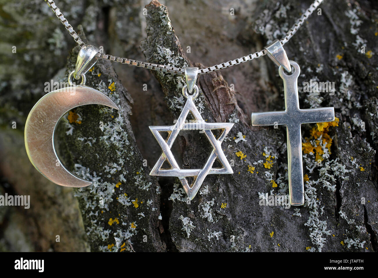 Símbolos del Islam, el judaísmo y el cristianismo, Eure, Francia, Europa Foto de stock