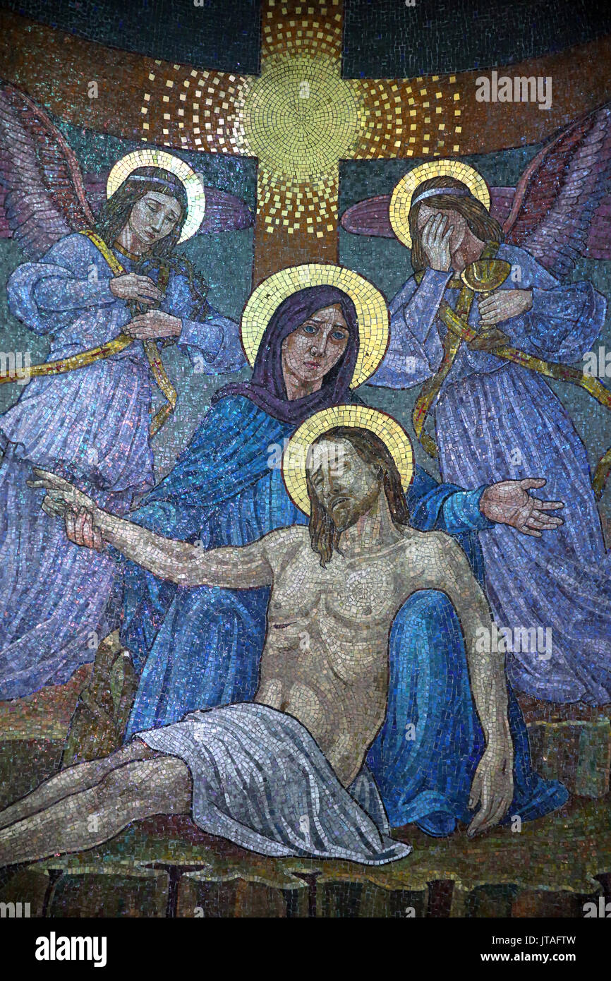 Pieta, María y Jesús, Basílica de la Madonna del sangue, Re, Piamonte, Italia, Europa Foto de stock