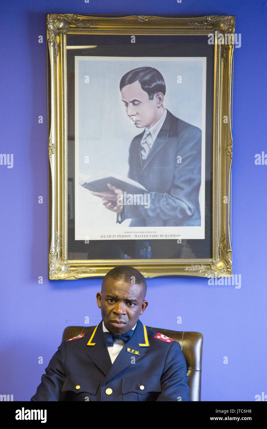 Londres, Reino Unido 6 de agosto de 2017 Ministro Abdul Hakeem Muhammad, el Representante Regional Europeo de Louis Farrakhan y La Nación del Islam. Foto de stock