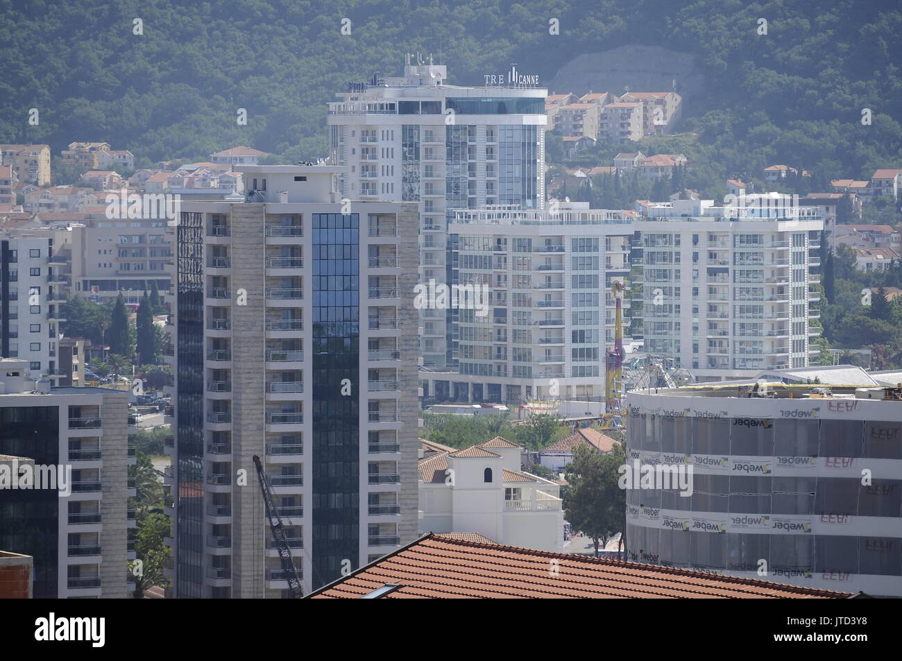 Escena urbana y detalles urbanos en la ciudad de Budva en Montenegro Foto de stock