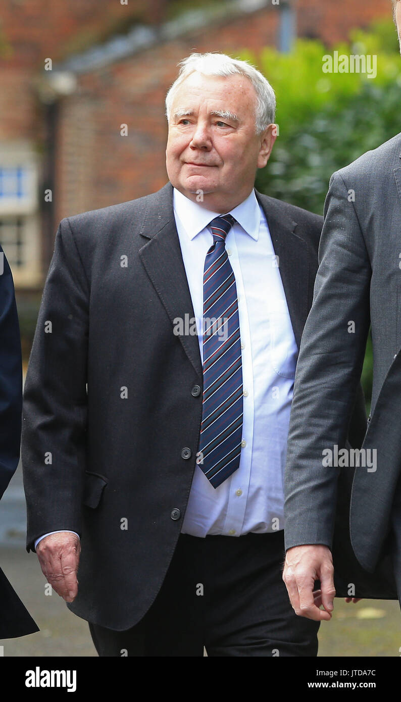 Peter Metcalf, abogado de South Yorkshire Policía tras el desastre de  Hillsborough llega al Tribunal de Magistrados Warrington donde enfrenta  cargos tras una investigación sobre el desastre de Hillsborough y sus  secuelas