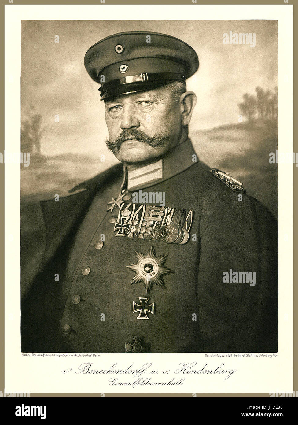 Von Hindenburg diario studio retrato Ludwig Hans Anton von Beneckendorff und von Hindenburg 2do Presidente del Reich alemán de la República de Weimar, logrado por Adolf Hitler Foto de stock