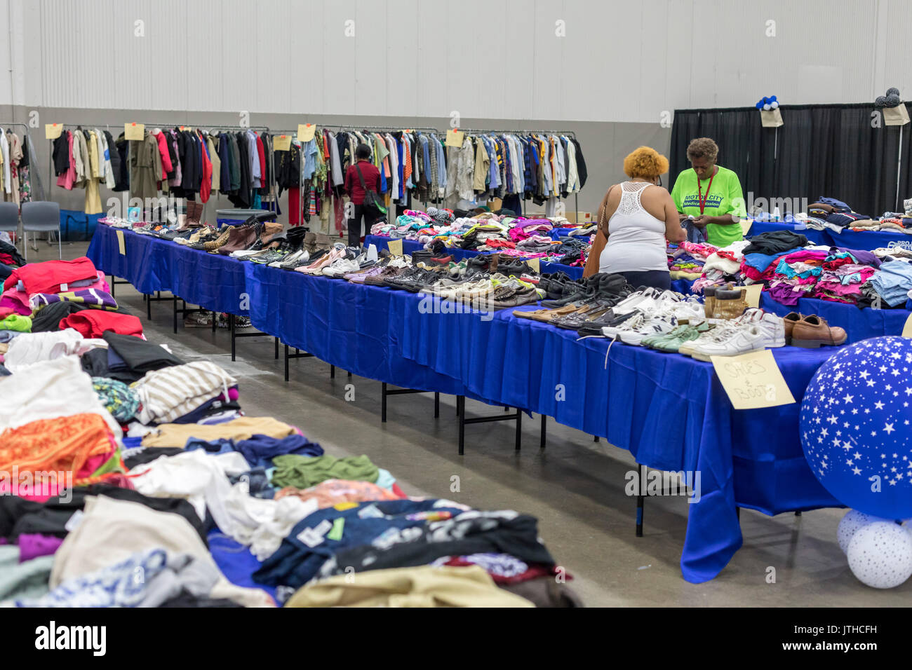 Ropa De Segunda Mano Gratis Fotos e Imágenes de stock - Alamy