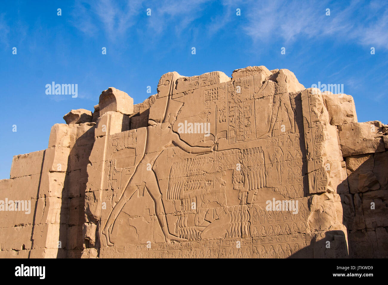 El tallado en el templo de Karnak, Egipto Foto de stock