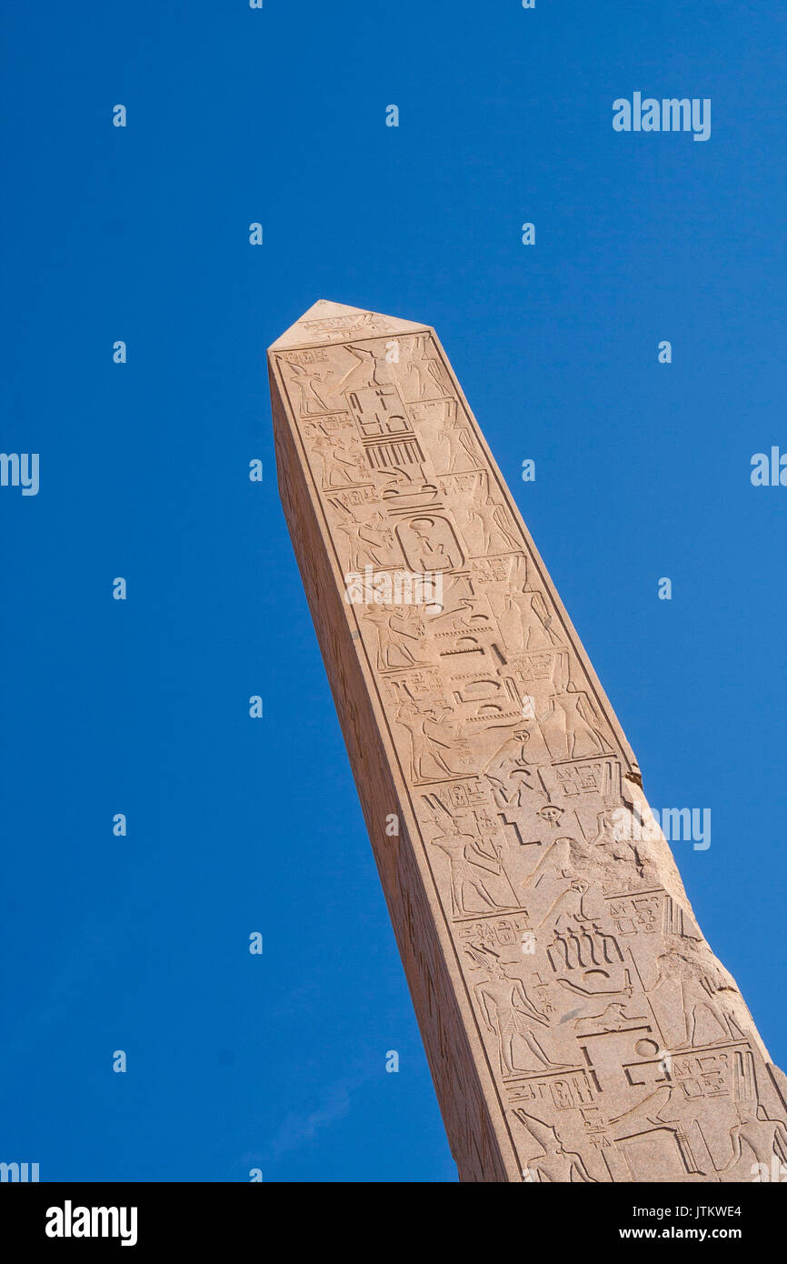 El obelisco de Hatshepsut, Templos de Karnak y Luxor. Foto de stock