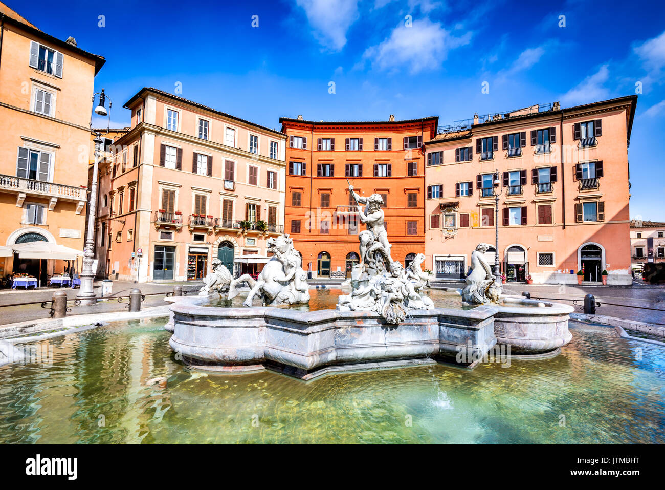 Roma, Italia, Piazza Navona y la Fontana del Neptuno desde 1576 con su ...