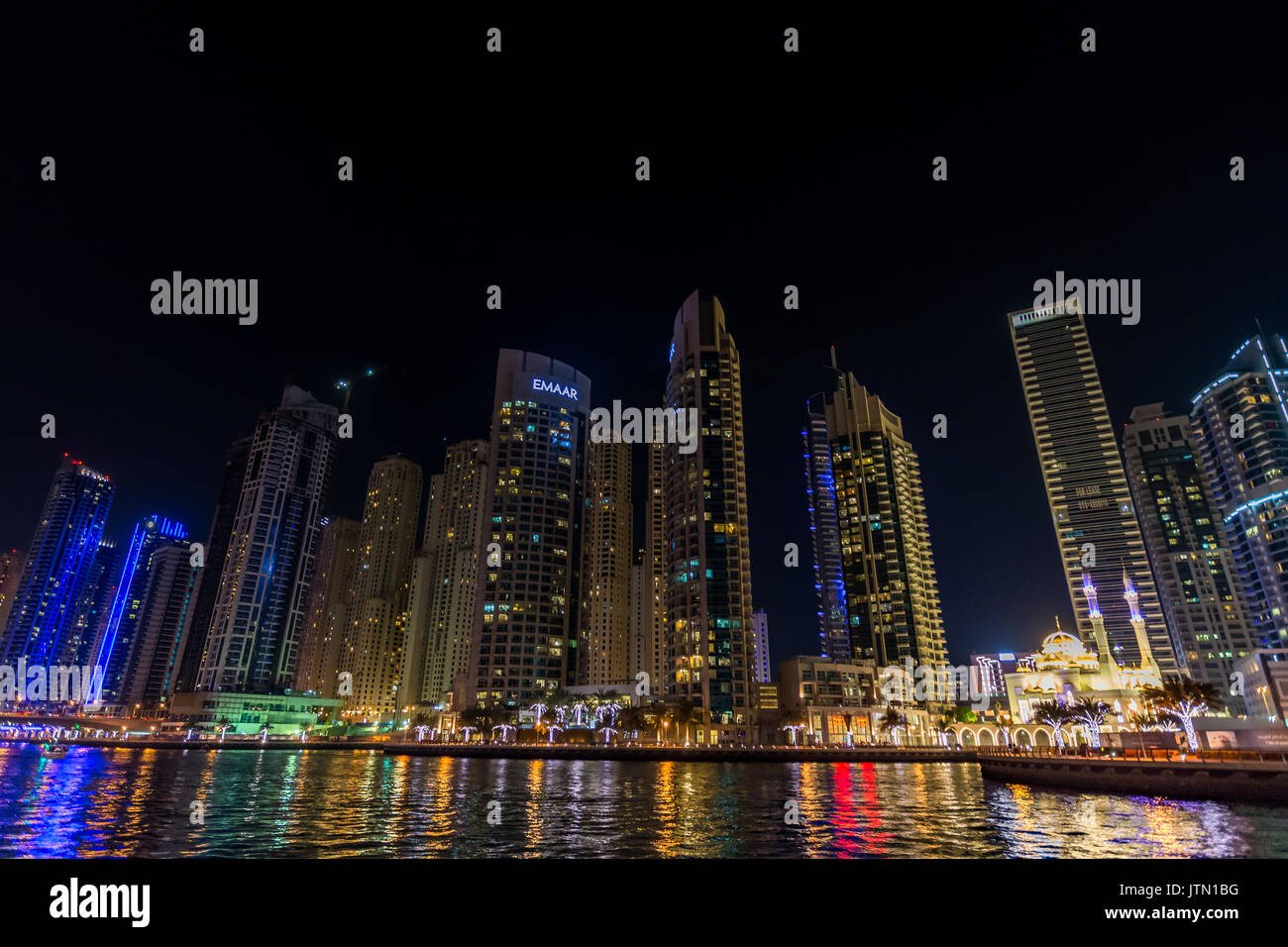 Vista de la noche de Dubai Marina, Dubai, Emiratos Árabes Unidos. Foto de stock