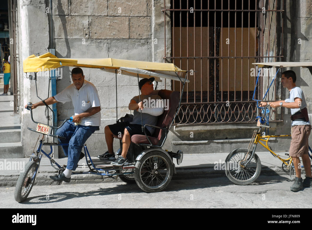 Trike, 3 ruedas, bicicleta, tres ruedas de bicicleta, transporte cubano, la  pobreza en Cuba, la pobreza de Cuba, cubano, cubana moto trike, viejo,  reliquia, bicicletas, motos, antiguos Fotografía de stock - Alamy