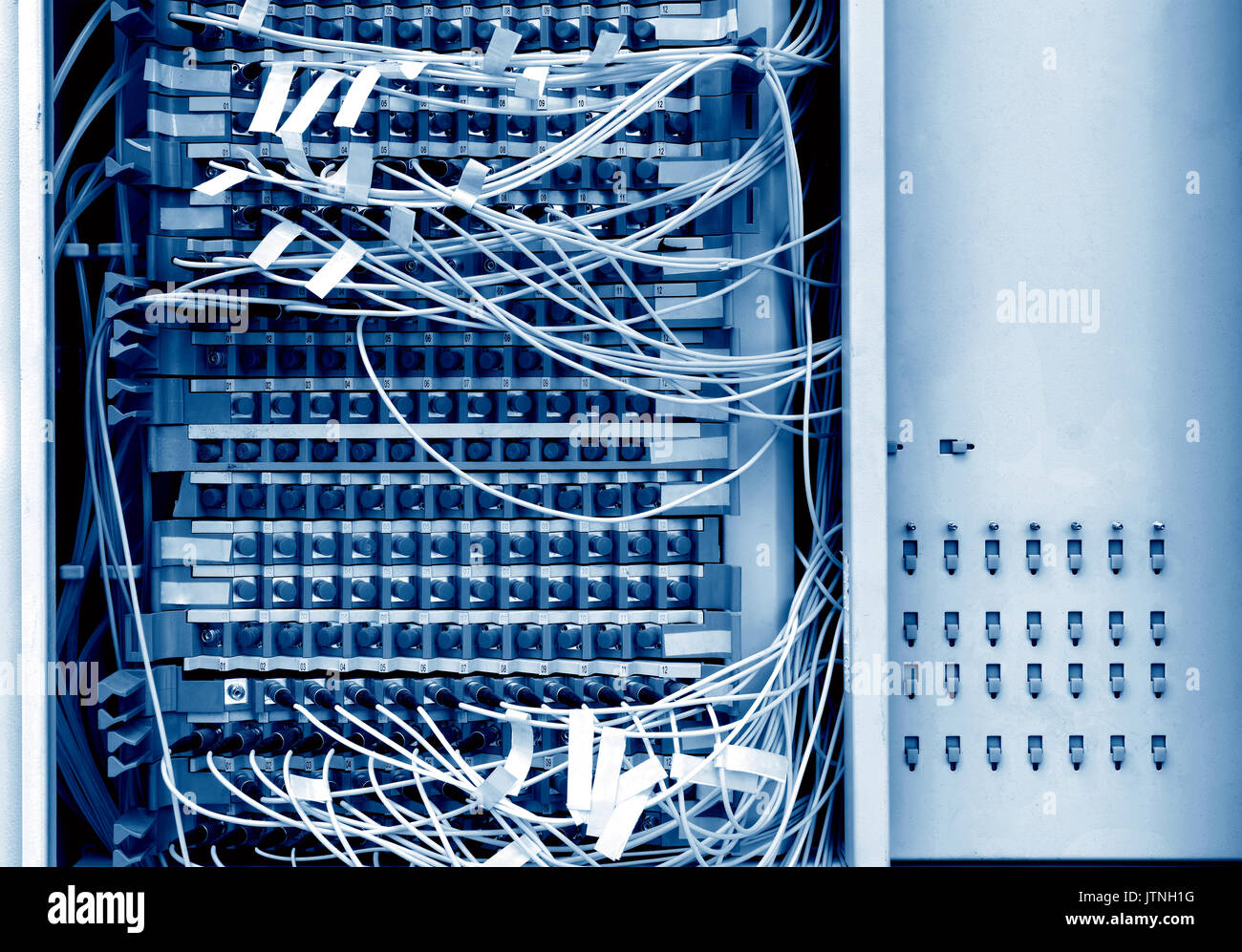 Line-intensivo de la caja de transferencia por cable, tono azul mapa  Fotografía de stock - Alamy