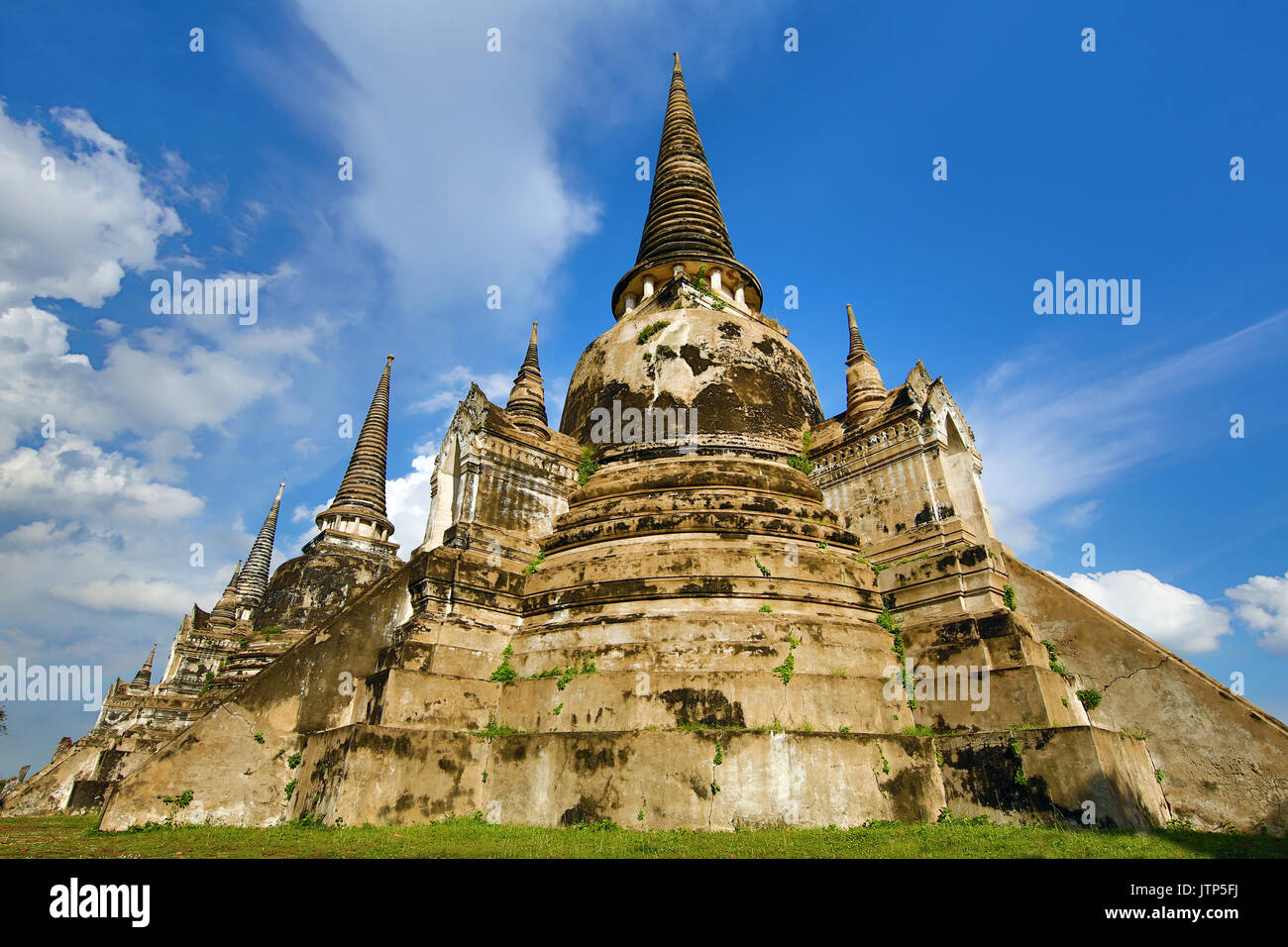 Las ruinas de los chedis de Wat Phra Si Sanphet templo, Ayutthaya, Tailandia Foto de stock