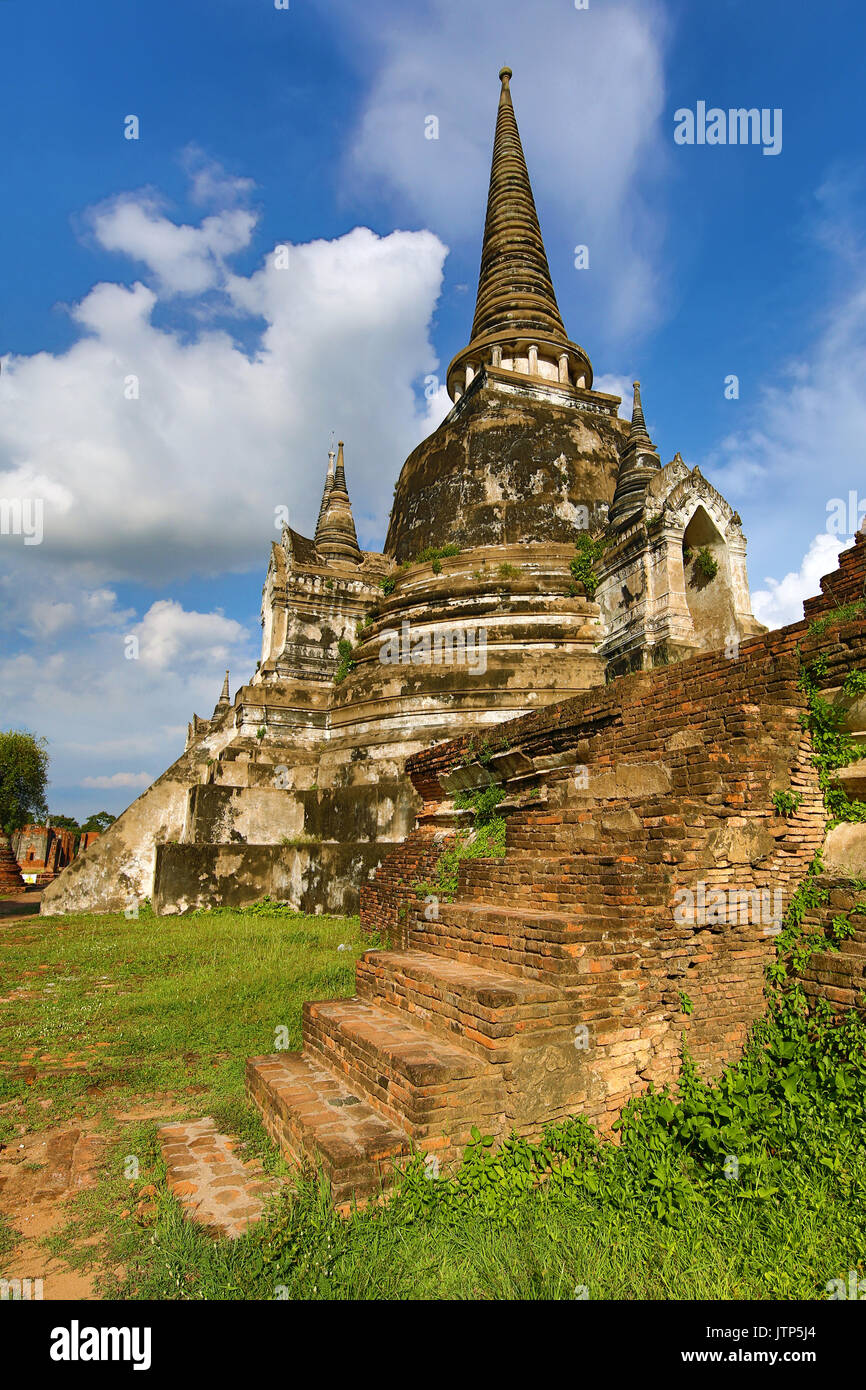 Las ruinas de los chedis de Wat Phra Si Sanphet templo, Ayutthaya, Tailandia Foto de stock