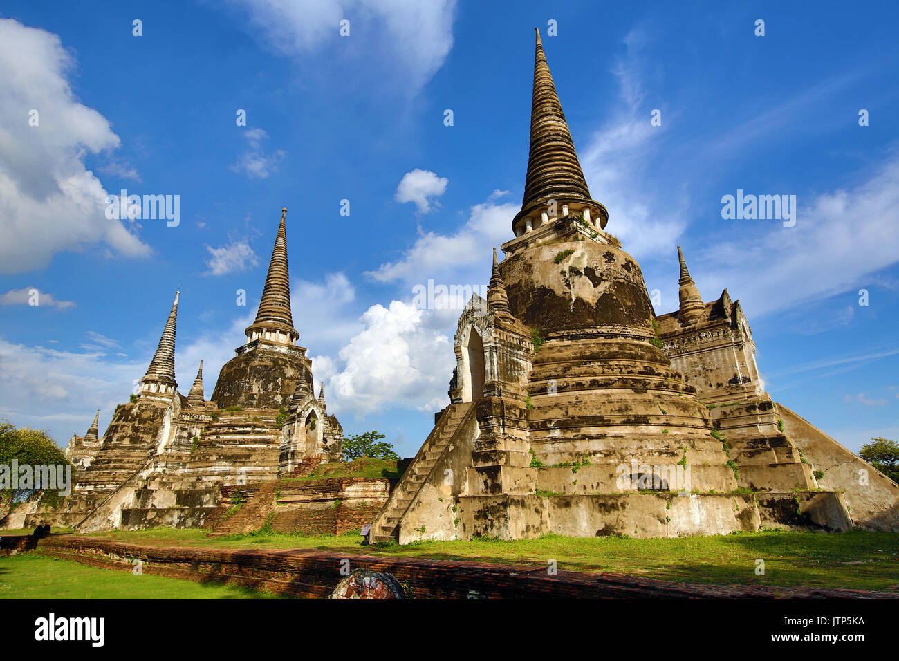 Las ruinas de los chedis de Wat Phra Si Sanphet templo, Ayutthaya, Tailandia Foto de stock