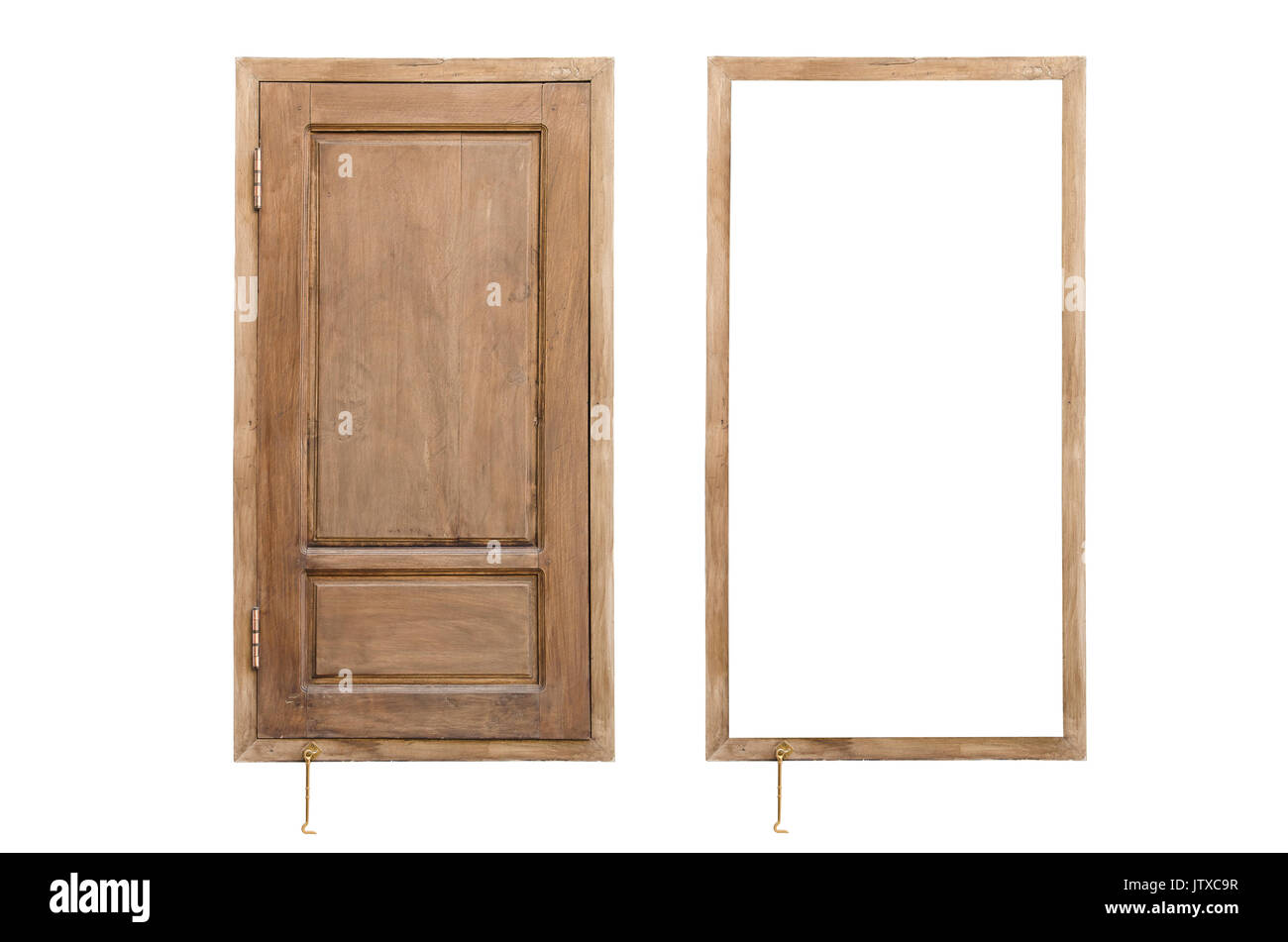 Vintage cerrada y vacía del panel de madera de ventana marco de borde con gancho de latón aislado sobre fondo blanco. Foto de stock