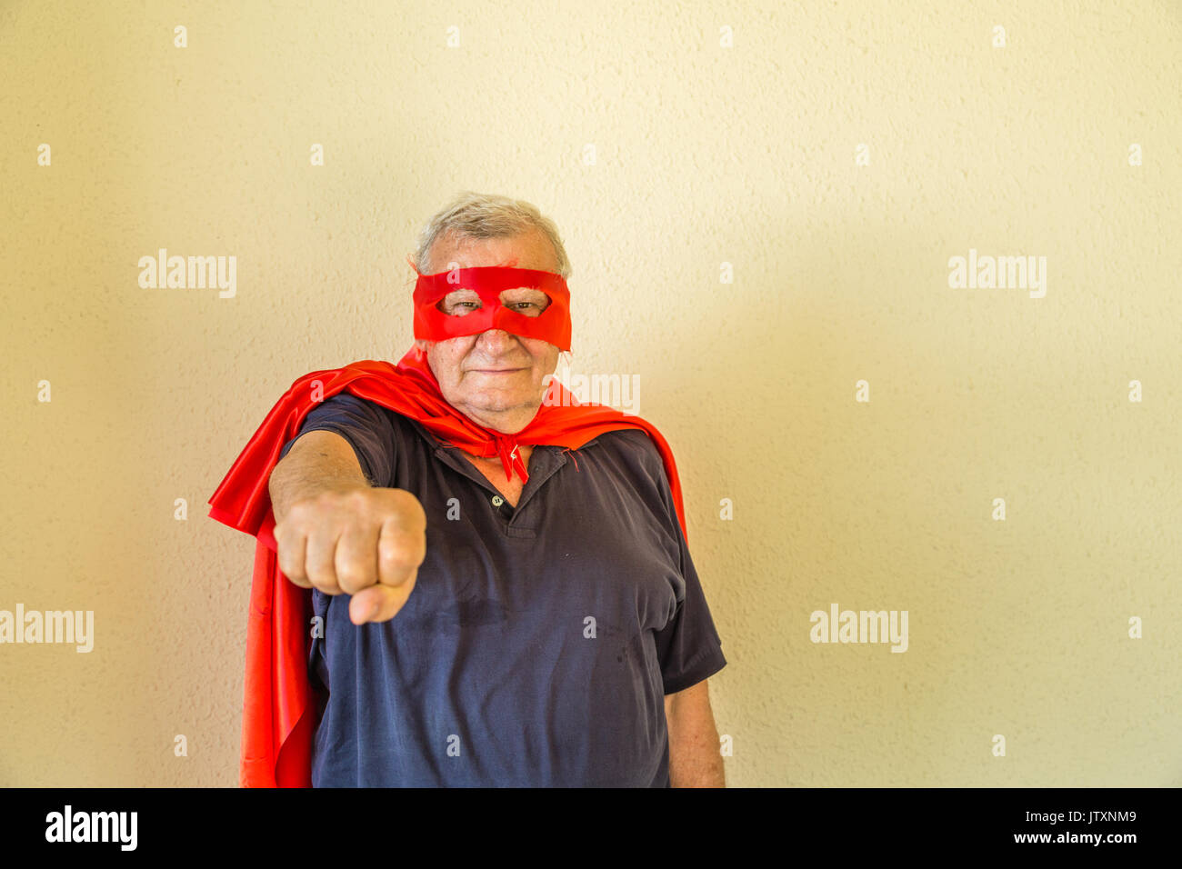 Antifaz super heroe fotografías e imágenes de alta resolución - Alamy