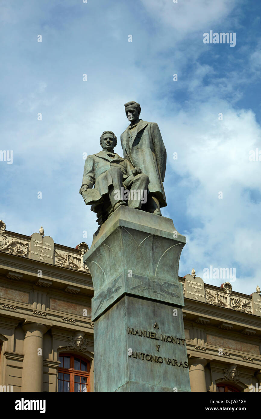 Estatua de Manuel Montt y Antonio Varas, Plaza Montt-Varas, Santiago de Chile, Sudamérica Foto de stock