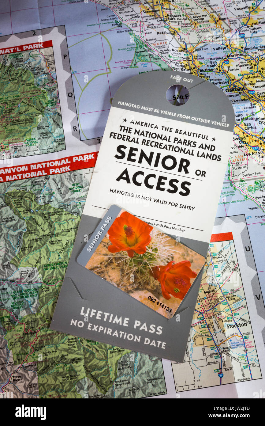 El Servicio de Parques Nacionales Vida Senior Pass y mapas, EE.UU. Foto de stock
