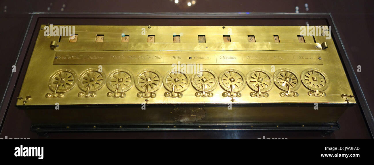 Calculadora mecánica (10 plazas), Blaise Pascal, Francia, c 1650  Mathematisch Physikalischer DSC07976 Salon, Dresde Fotografía de stock -  Alamy