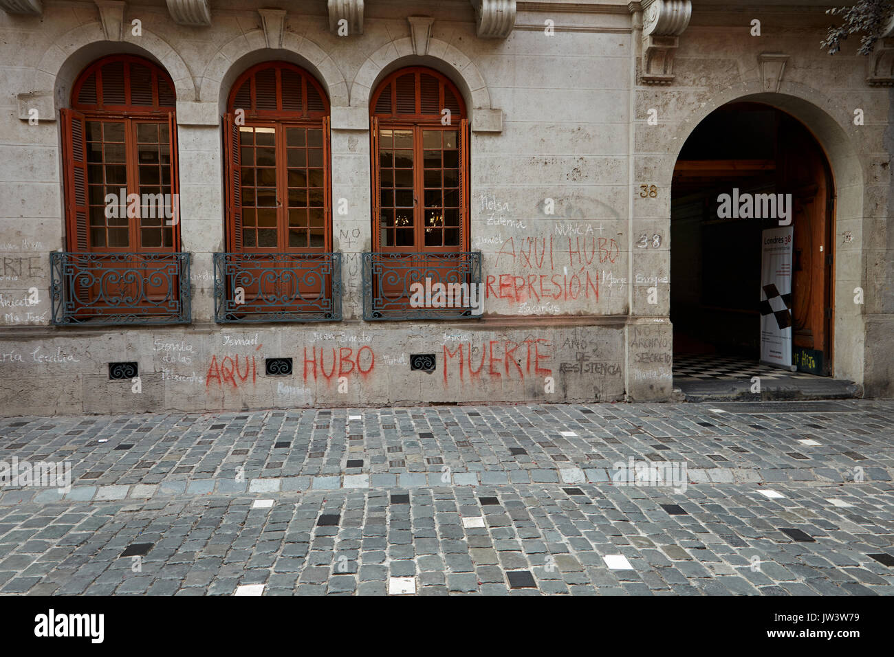 La calle Londres 38 (edificio utilizado por la Dirección Nacional de Inteligencia para el asesinato y la tortura bajo el régimen de Pinochet), Barrio Paris-Londres, S Foto de stock