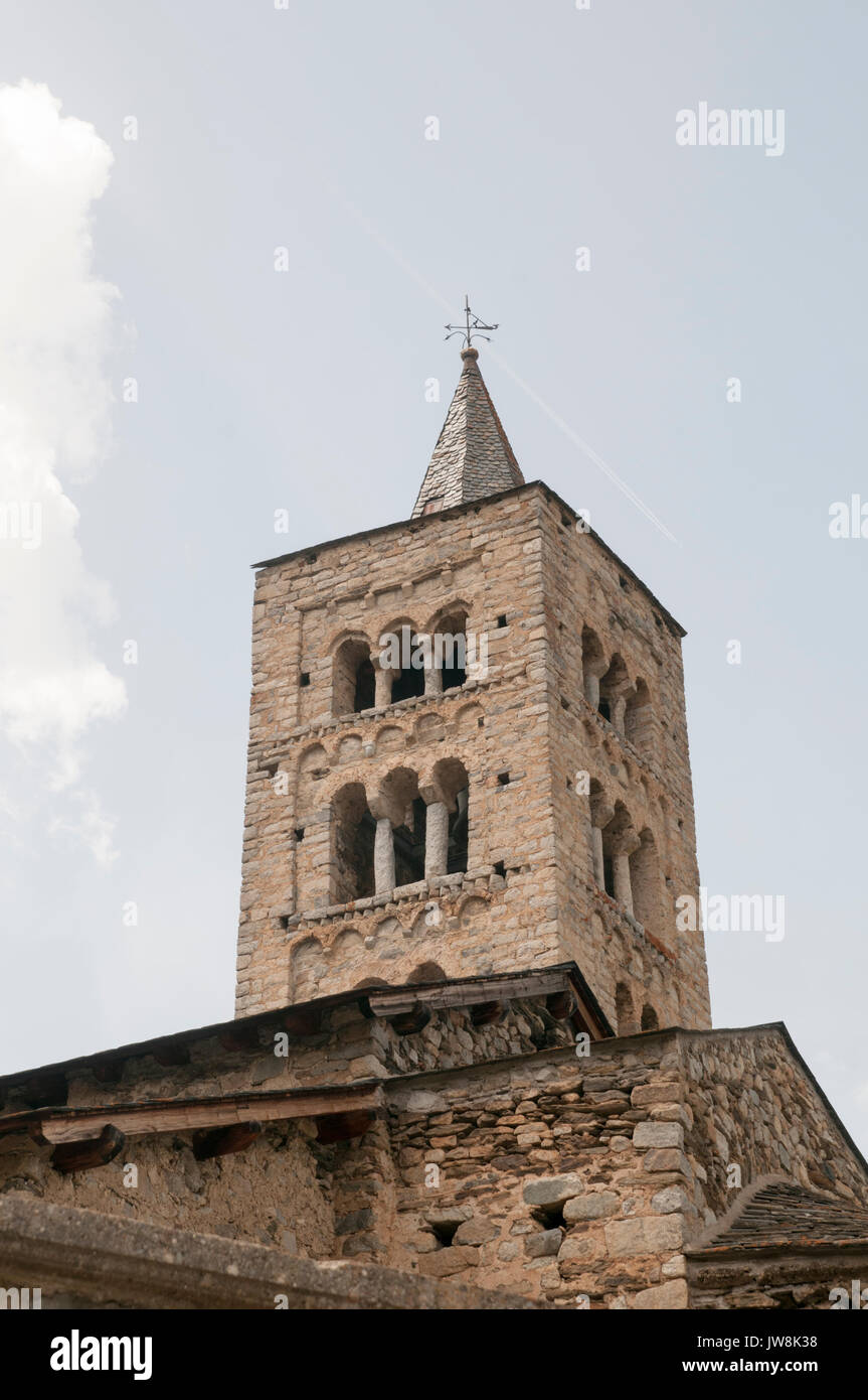 La iglesia de los Santos Justo y Pastor, hijo, provincia de Lleida, Cataluña, España Foto de stock