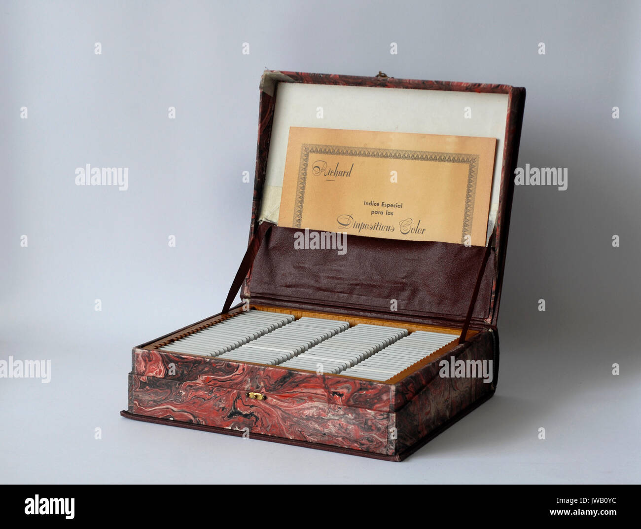 Caja de cartón para diapositivas, imitando un libro Fotografía de stock -  Alamy