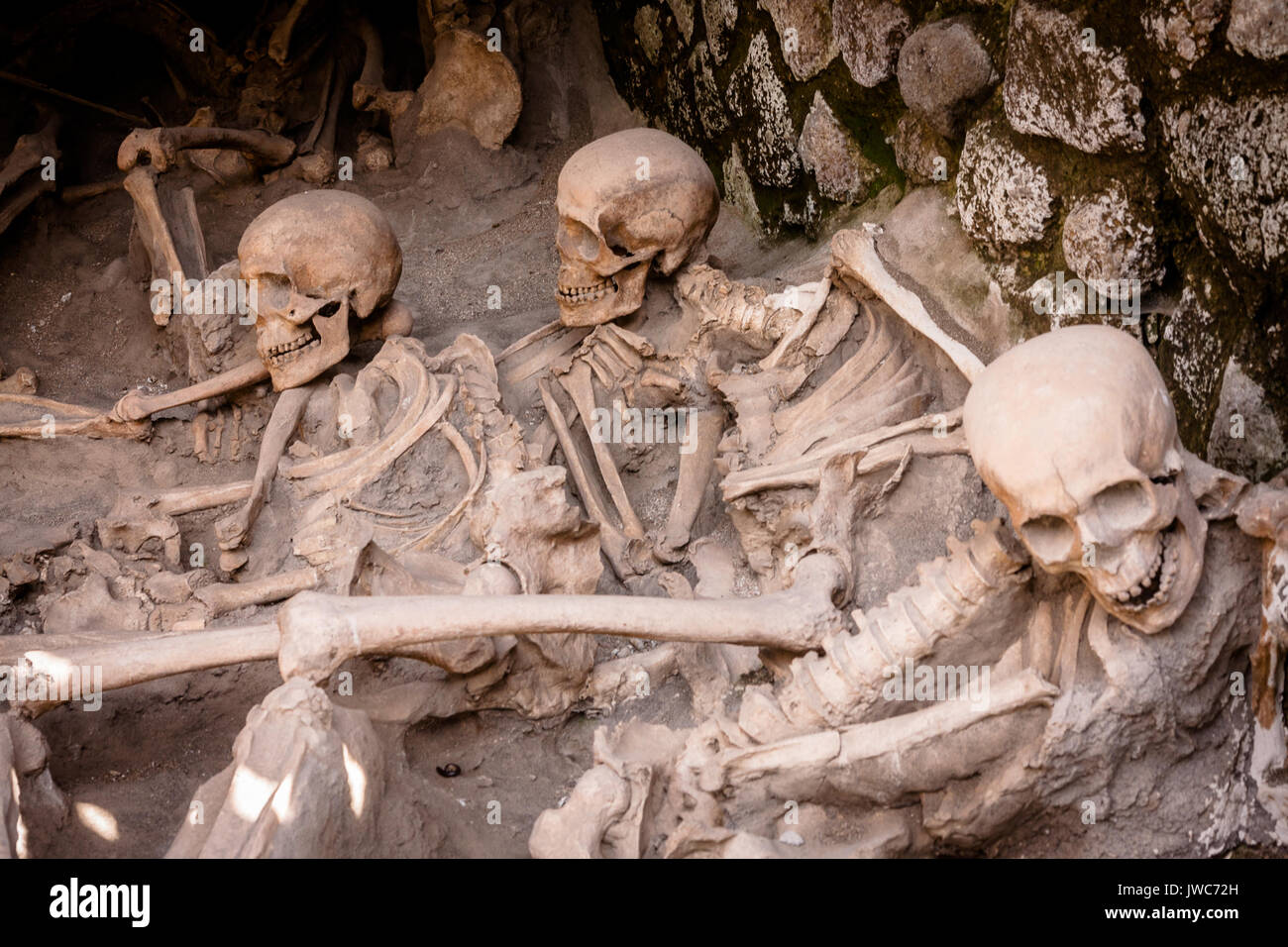 Los huesos de las víctimas en los cobertizos en Roman Herculaneum Foto de stock