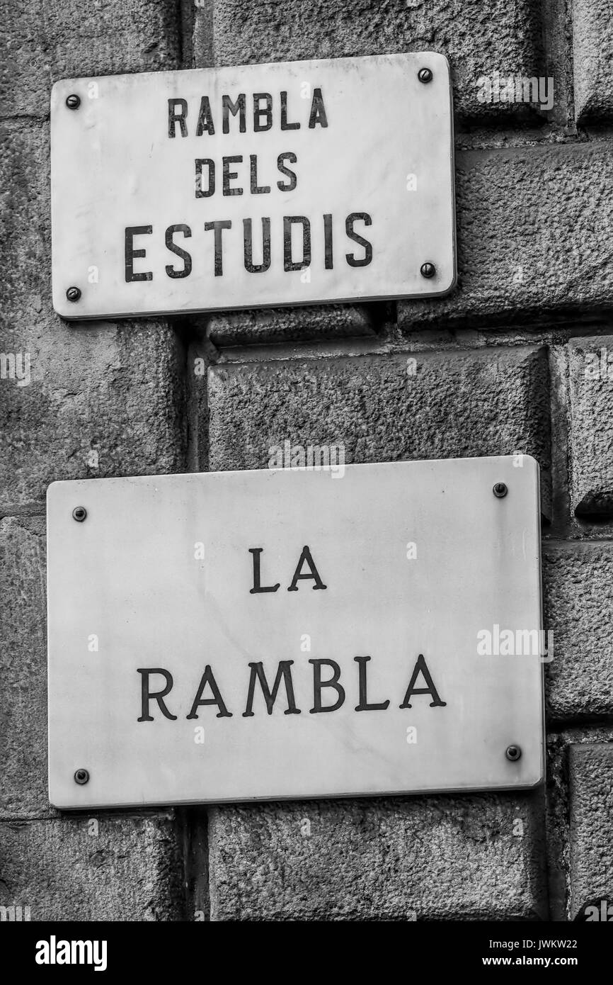 Los letreros de la calle, en la Rambla de Barcelona - BARCELONA - ESPAÑA - Octubre 2, 2016 Foto de stock