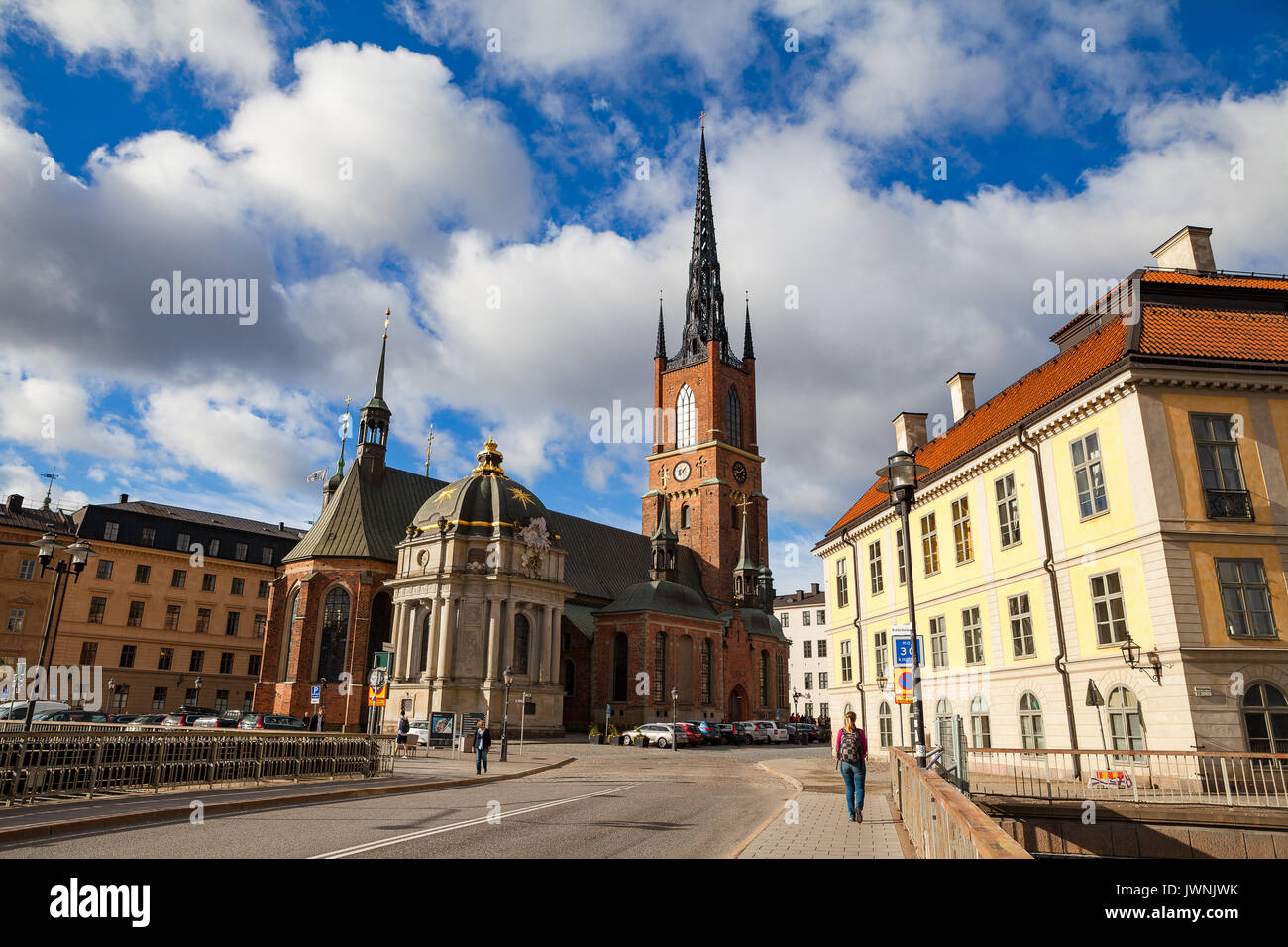 La Iglesia Riddarholm es la iglesia de entierro de los Reyes de Suecia, situado en la isla de Riddarholmen, cerca del Palacio Real Foto de stock