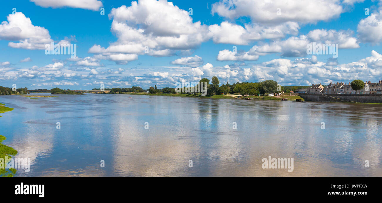Río Loire en Francia Blois Foto de stock