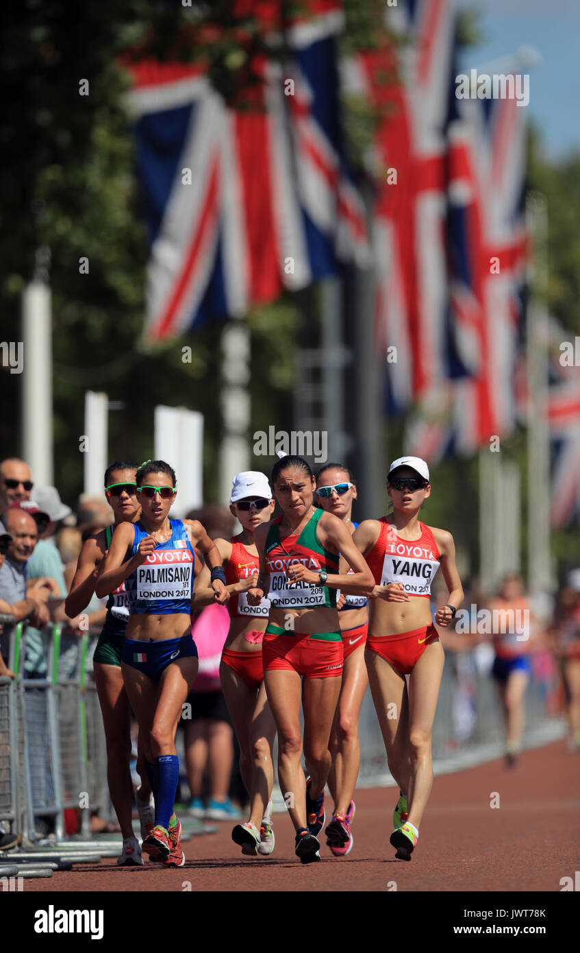 María Guadalupe González, de México (centro derecha), compite en la  Caminata de la Carrera Femenino 20km durante el día diez del Campeonato  Mundial de IAAF 2017 en el Estadio de Londres. Fecha