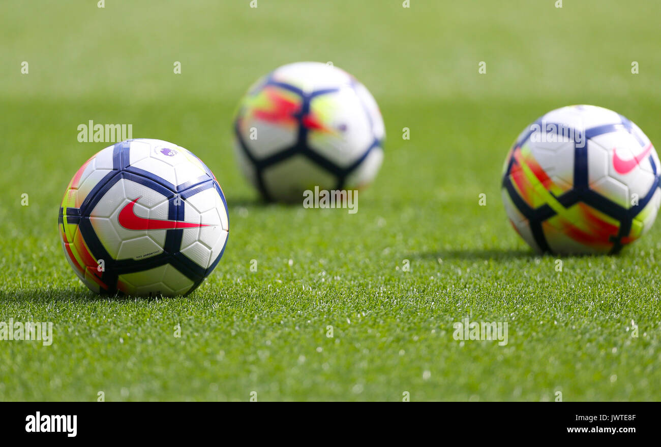 Balones de fútbol Nike en el campo antes del partido de la Premier League  en Old Trafford, Manchester. PRENSA FOTO DE ASOCIACIÓN. Fecha de la foto:  Domingo 13 de agosto de 2017.