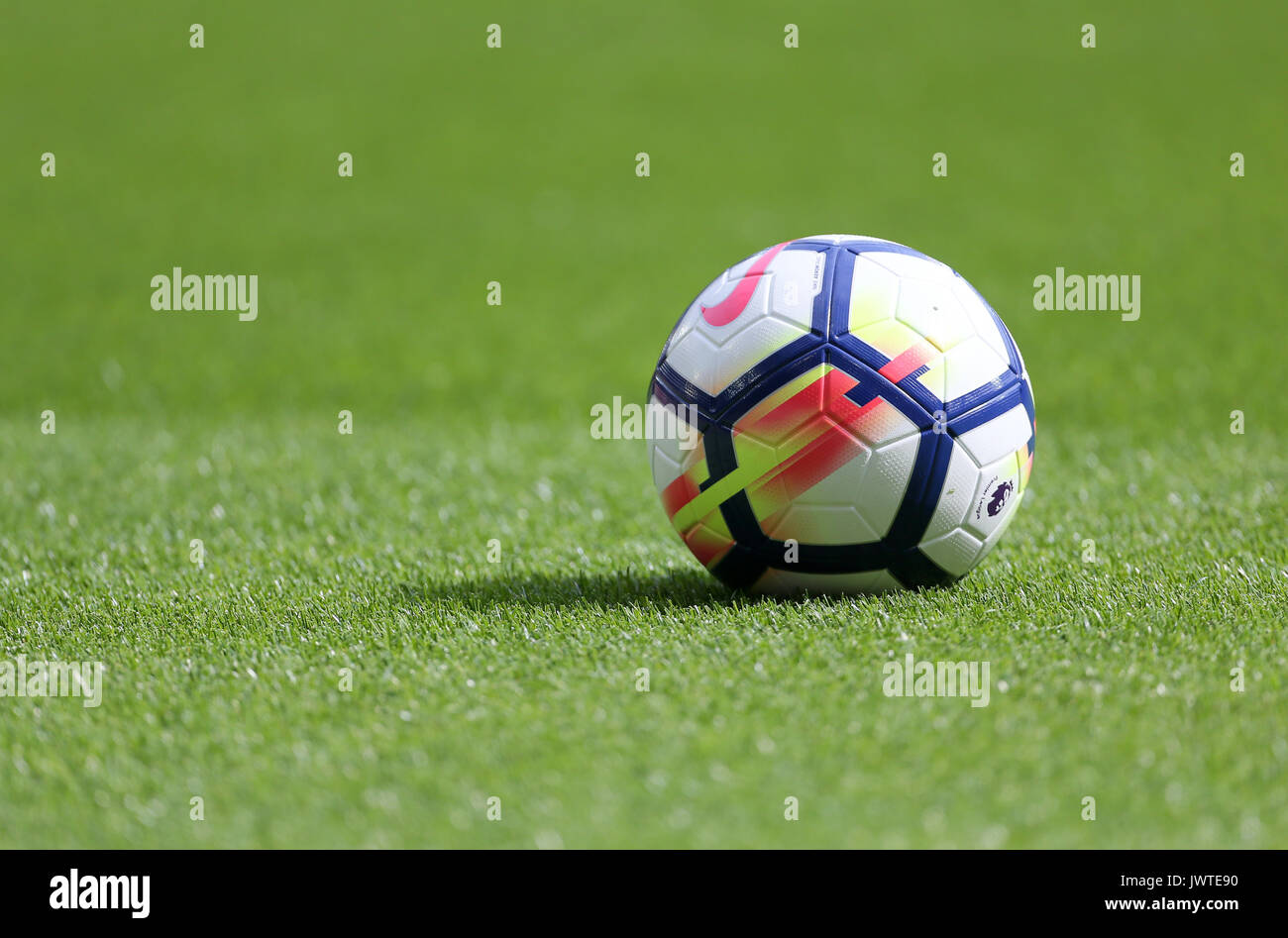Los balones de fútbol de Nike en el tono antes de la Premier League en Old  Trafford, Manchester. Asociación de la prensa de la foto. Imagen Fecha:  domingo 13 de agosto de