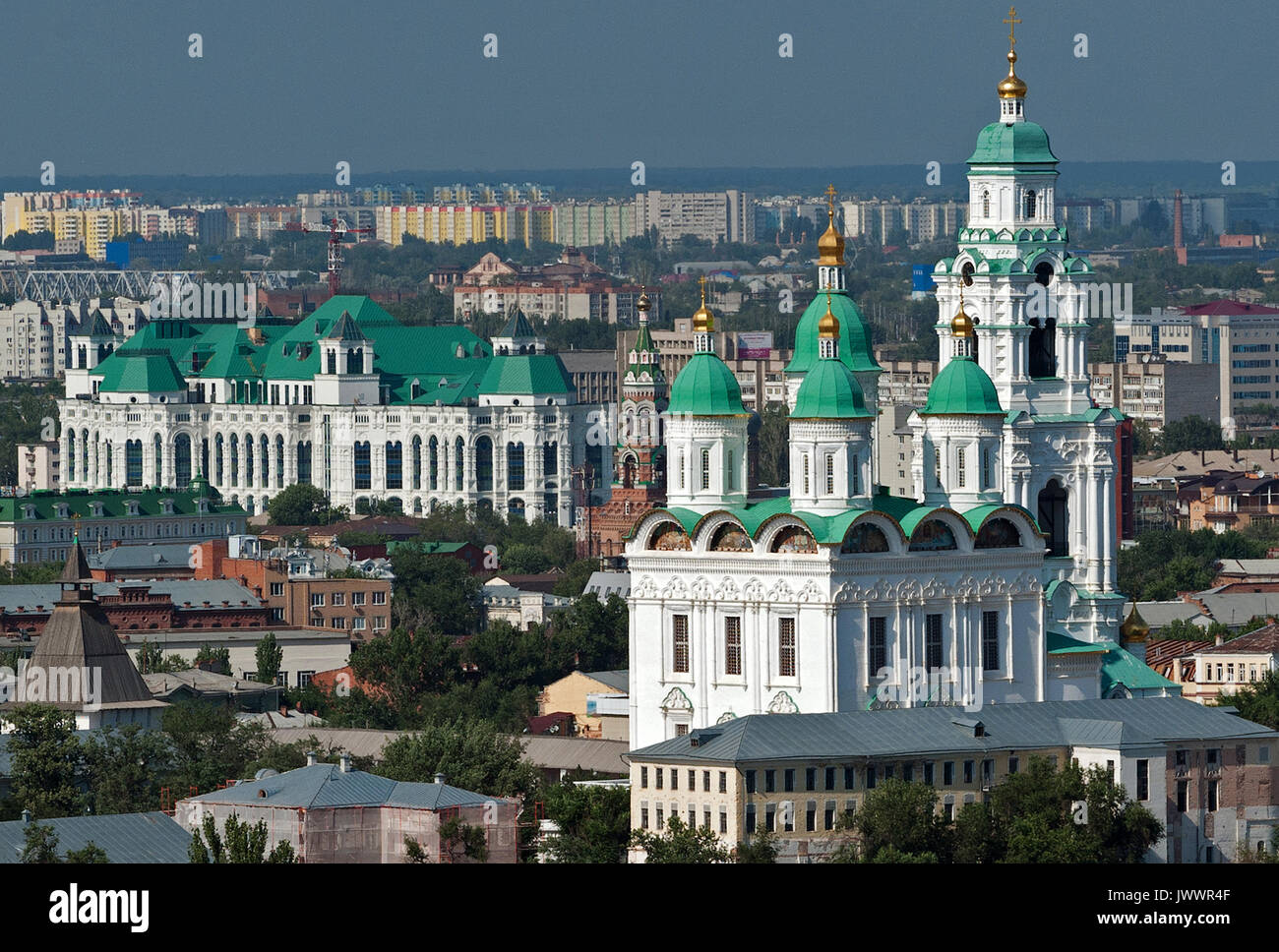Куда можно сходить в астрахани. Астраханский кремль деревянный. Зима в астрахани в 1985 году. Астраханский кремль снаружи. Театр оперы и балета астрахань.